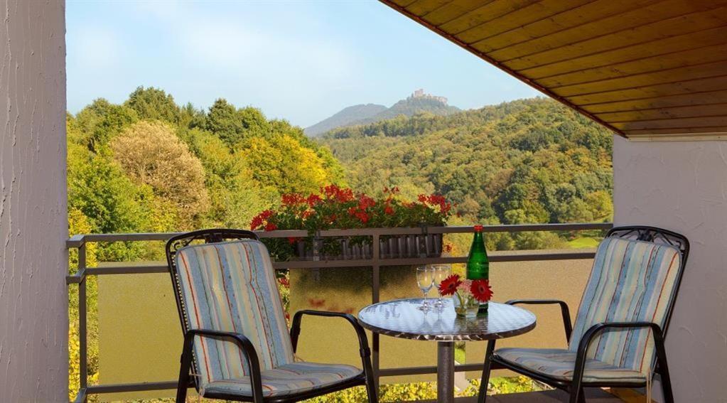 Gasthaus Trifelsblick Wernersberg ภายนอก รูปภาพ