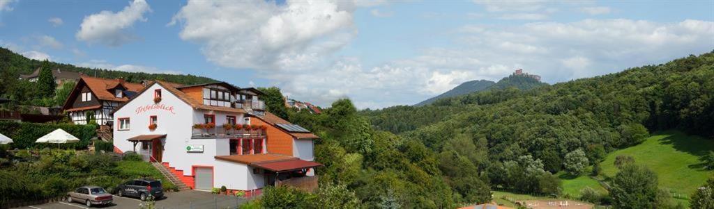 Gasthaus Trifelsblick Wernersberg ภายนอก รูปภาพ